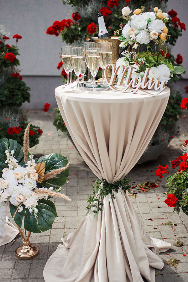 Elegantiškas šampano staliukas